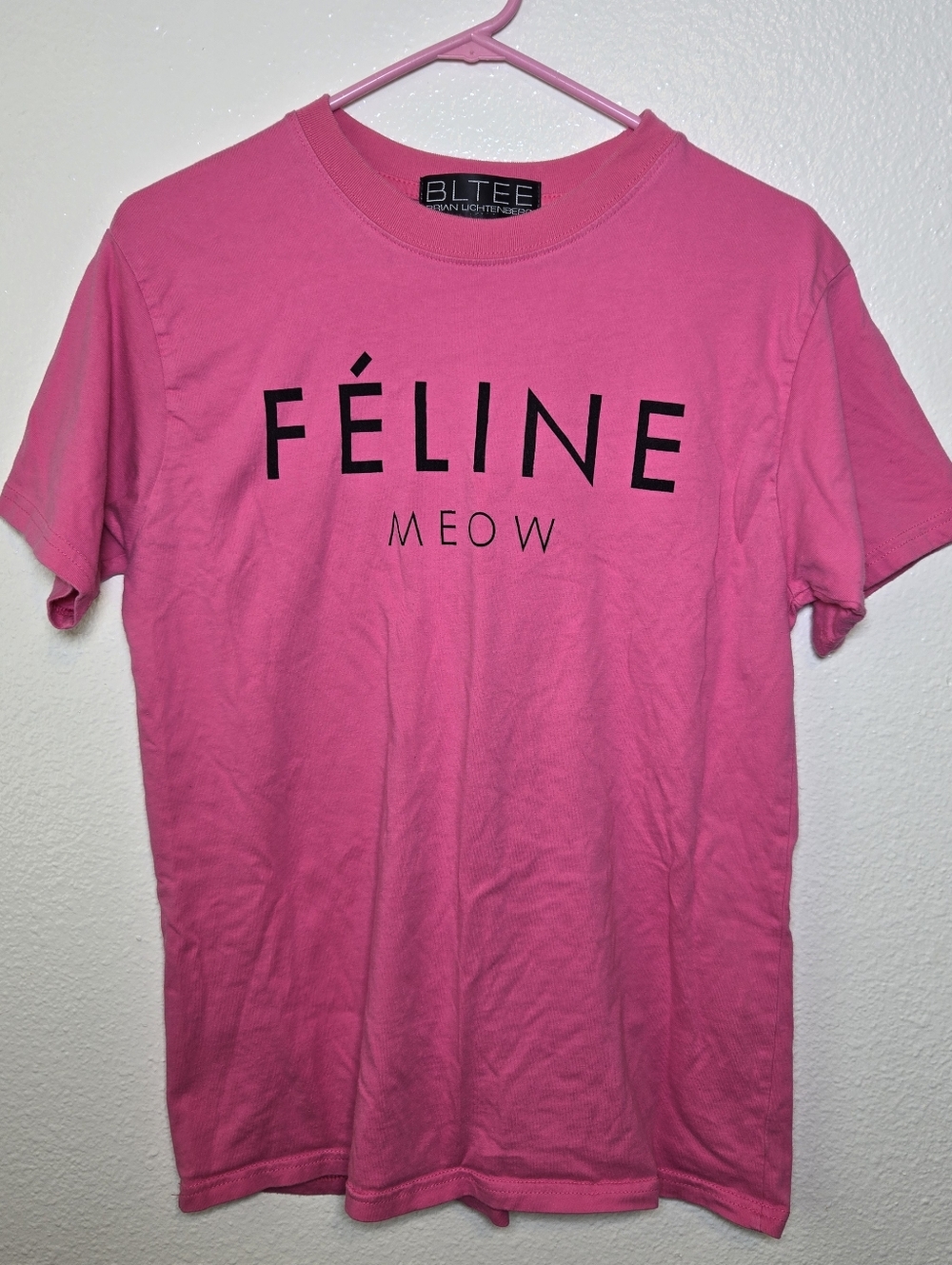 Brian Lichtenberg Feline Meow T-shirt Large Short Sleeve Pink